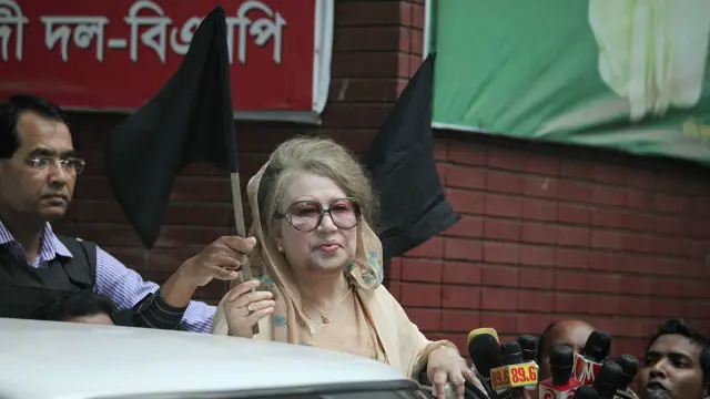 নিজ বাড়িতেই দীর্ঘদিন অবরুদ্ধ থাকতে হয়েছে খালেদা জিয়াকে। সংগৃহীত ছবি