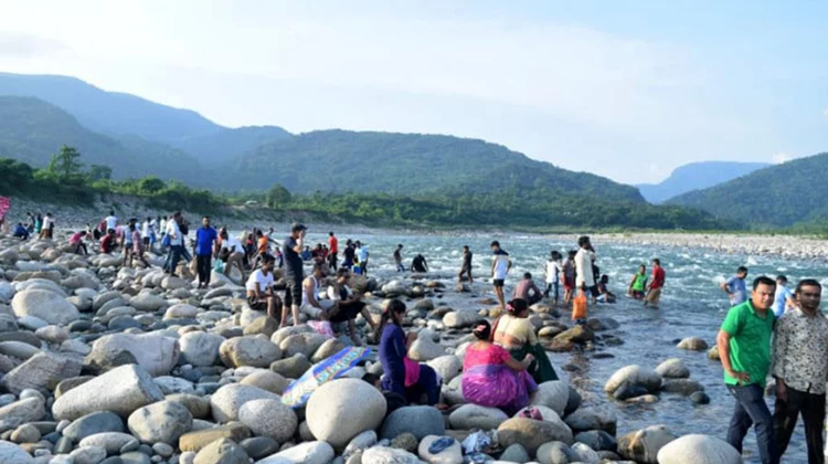 লুট হবার আগে সিলেটের সাদা পাথর। সংগৃহীত ছবি