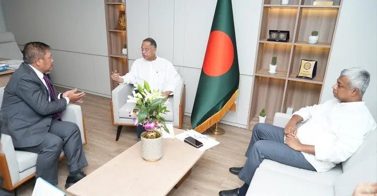 গত ২ আগস্ট জ্বালানিমন্ত্রী ইকবাল হাসান মাহমুদের সঙ্গে সাক্ষাৎ করেন মিয়ানমারের রাষ্ট্রদূত কাও হু মুই। ছবি: সংগৃহীত