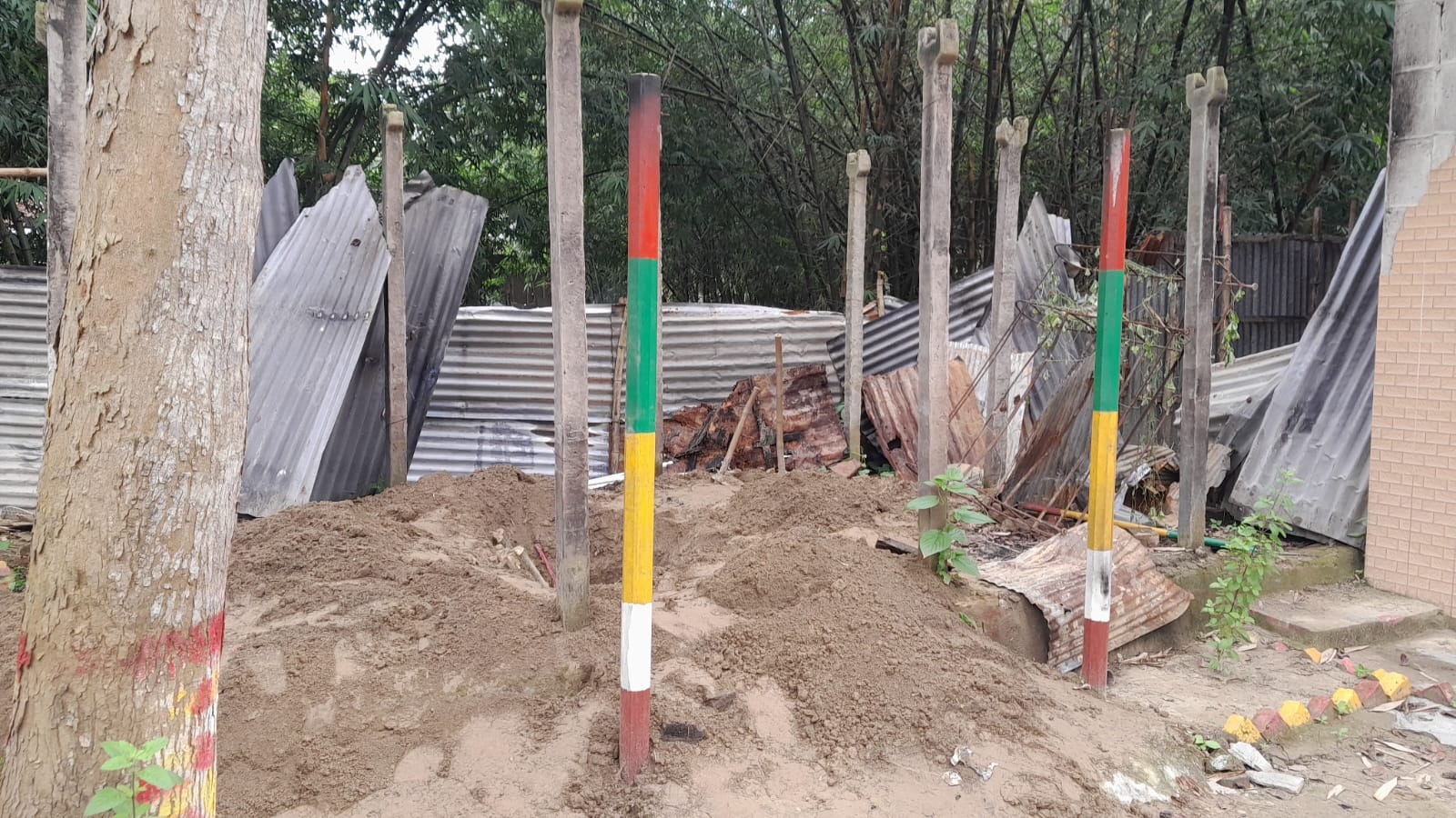 কুষ্টিয়ার সেই পীরের মরদেহ কবরস্থান থেকে সরিয়ে দরবারে দাফন