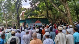 বিদ্যালয় প্রাঙ্গণে শেষবার শিক্ষক রনজিলা, চোখের জলে বিদায় দিল সহকর্মী-শিক্ষার্থীরা