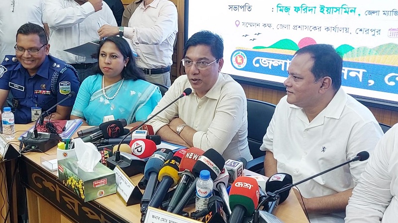 চীন থেকে দ্রুতগতির বুলেট ট্রেন আনার কথা চলছে: বিমানমন্ত্রী