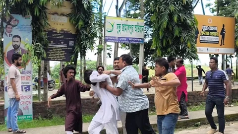 জামালপুরে ছাত্রশক্তি-যুবশক্তির মানববন্ধনে হামলা। ছবি: সংগৃহীত 