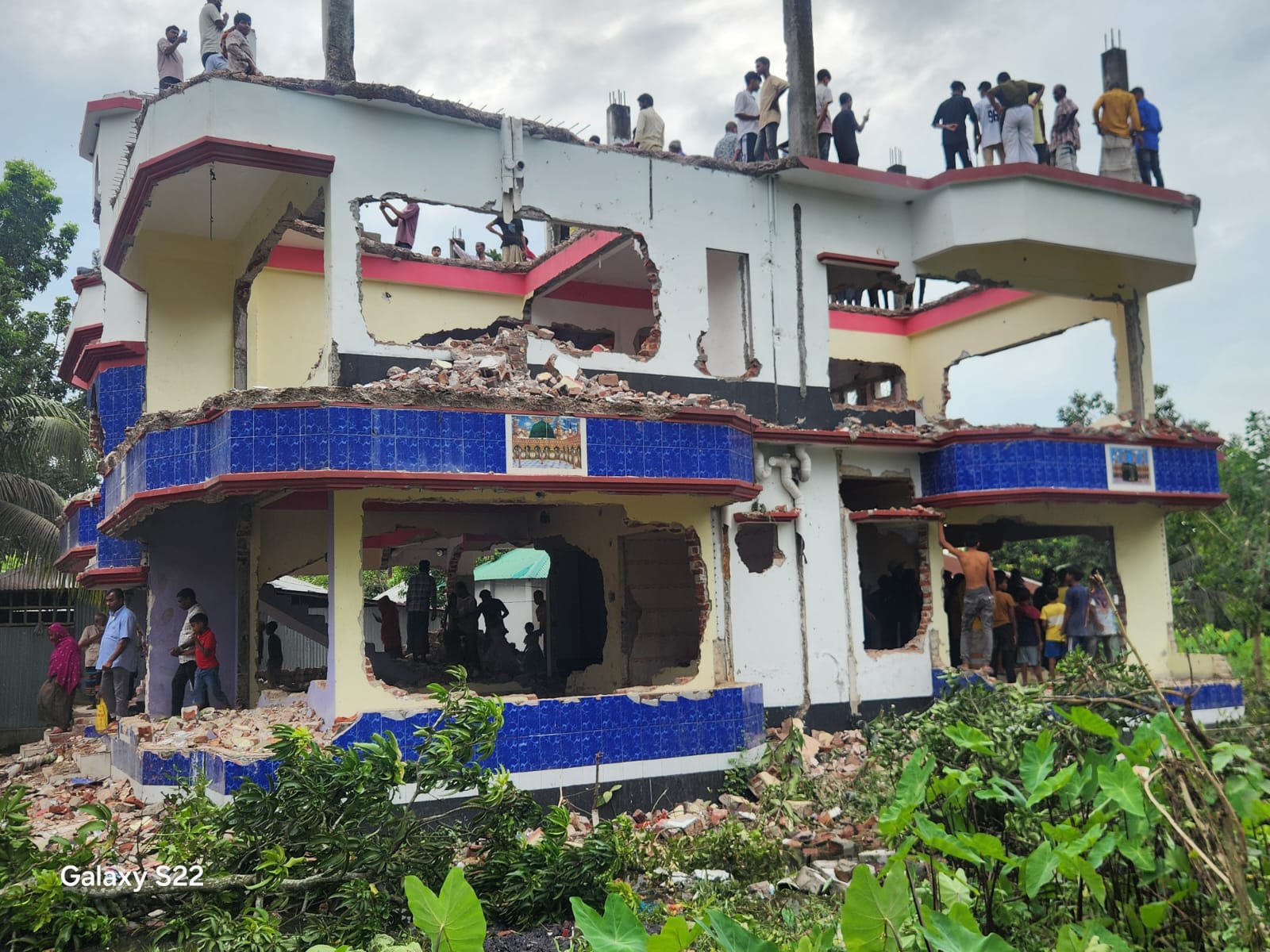 শিশু কলি হত্যা: ৩ দিনের ভাঙচুরে ধ্বংসস্তূপ আসামি মোস্তফার বাড়ি