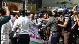 ইসলামী ব্যাংকের চাকরিচ্যুতদের সঙ্গে গ্রাহক ফোরামের সংঘর্ষ