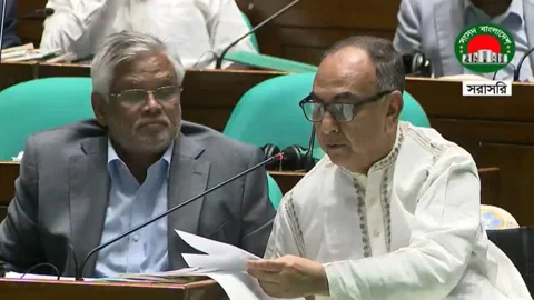 সংসদে কথা বলছেন বিএনপির স্থায়ী কমিটির সদস্য ও প্রধানমন্ত্রীর রাজনৈতিক উপদেষ্টা মির্জা আব্বাস। ভিডিও থেকে নেওয়া ছবি