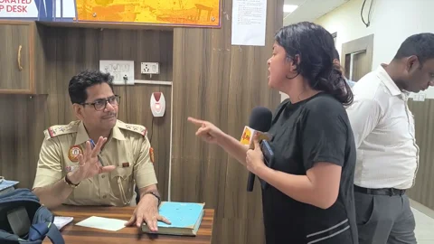 মুসলিম জানার পর মারধরের মাত্রা আরও বাড়িয়ে দেওয়া হয়েছিল বলে অভিযোগ করেছেন ওই সাংবাদিকরা। সংগৃহীত ছবি