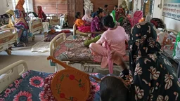 চলছে না হাসপাতালের প্যাথলজি, গরমে নাকাল রোগীরা
