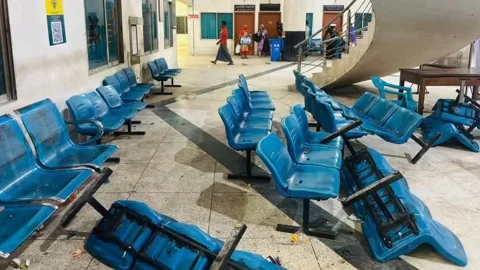 রাজশাহী রেলস্টেশনে ভাঙচুর। সংগৃহীত ছবি 