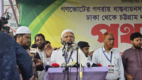 লং মার্চে বক্তব্য রাখছেন জামায়াতের আমির। স্ট্রিম ছবি 