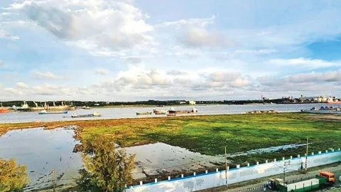 লালদিয়া চরের মধ্যে তৈরি হচ্ছে গ্রিনফিল্ড কনটেইনার টার্মিনাল। ছবি: সংগৃহীত