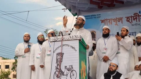শরীয়তপুর নাগরিক সমাবেশে বক্তব্য রাখছেন বাংলাদেশ খেলাফত মজলিসের আমির মাওলানা মামুনুল হক। ছবি: সংগৃহীত
