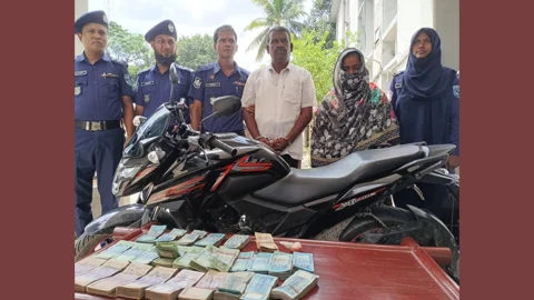 ঠাকুরগাঁওয়ে জব্দ আলামতসহ গ্রেপ্তার নাজির হোসেন ও তাঁর স্ত্রী নাজমা বেগম । সংগৃহীত ছবি