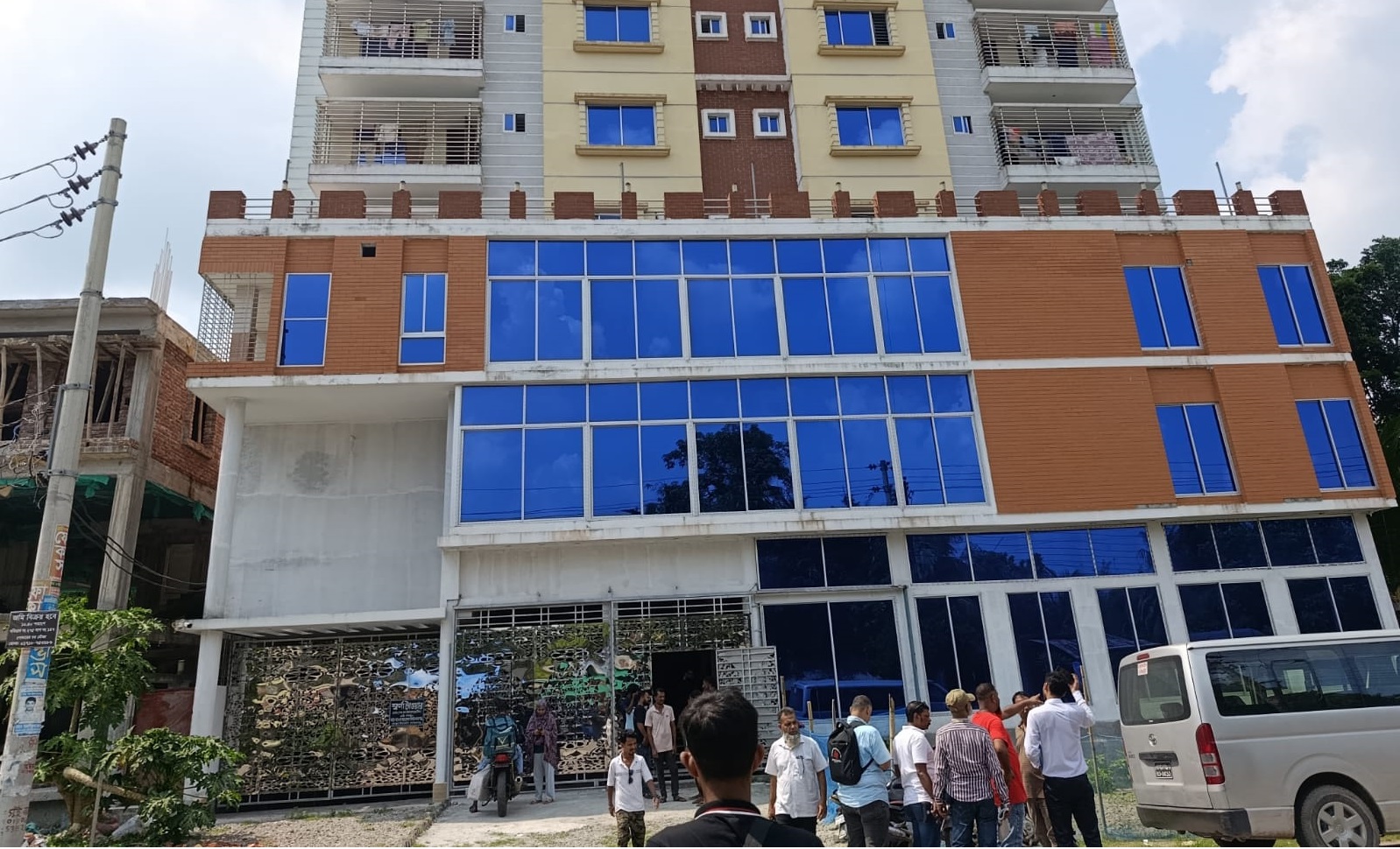 গোপালগঞ্জে শেখ হাসিনার এপিএস লিকুর শ্যালকের ভবন ক্রোক, রিসিভার নিয়োগ