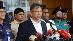 লুট হওয়া অস্ত্রের তথ্য দিলে ২ লাখ টাকা পর্যন্ত পুরস্কার: স্বরাষ্ট্রমন্ত্রী 