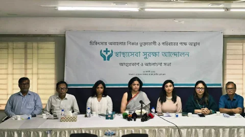 জাতীয় প্রেসক্লাবে আলোচনা অনুষ্ঠানের মধ্য দিয়ে যাত্রা শুরু করেছে নাগরিক প্ল্যাটফর্‌ম ‘স্বাস্থ্যসেবা সুরক্ষা আন্দোলন’। ছবি: সংগৃহীত