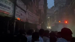 বংশালে হেলমেটের গোডাউনে আগুন ২ ঘণ্টা পর নিয়ন্ত্রণে