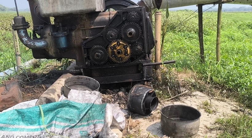 ভেঙে ফেলা সেচ পাম্প। ছবি: সংগৃহীত