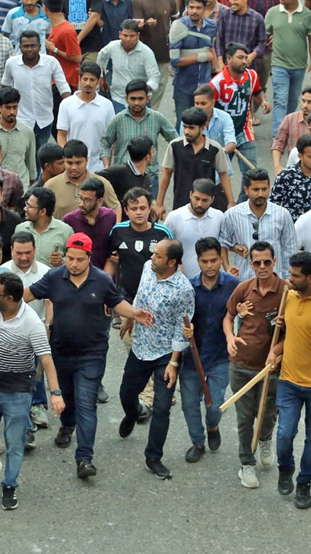 কখনো বন্ধুত্ব কখনো বৈরিতা, কেন এমন সম্পর্ক ছাত্রদল-ছাত্রশিবিরের