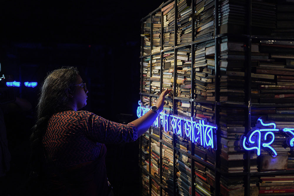 দগ্ধ ভবনে মাহবুবুর রহমানের শিল্পকর্ম ‘আলো’