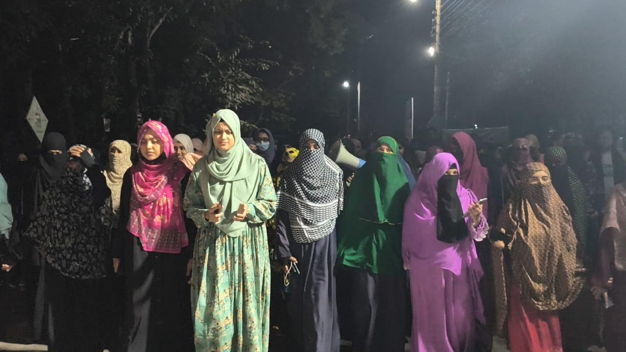 রাবি শিক্ষার্থীদের বিক্ষোভ মিছিল। স্ট্রিম ছবি