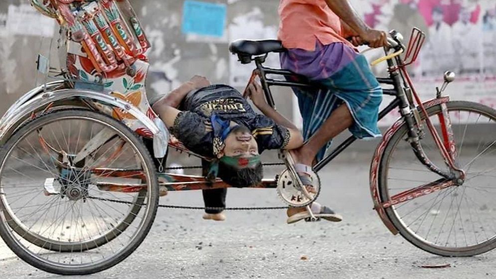 জুলাই আন্দোলনের এই আইকনিক ছবিটি আলোকচিত্রী জীবন আহমেদের তোলা।