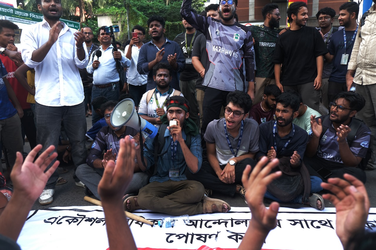 গত দুই দিন ধরে বাংলাদেশ প্রকৌশল বিশ্ববিদ্যালয় (বুয়েট) ও বিভিন্ন প্রকৌশল বিশ্ববিদ্যালয়ের শিক্ষার্থীরা তিন দাবিতে আন্দোলন করছে। স্ট্রিম ছবি