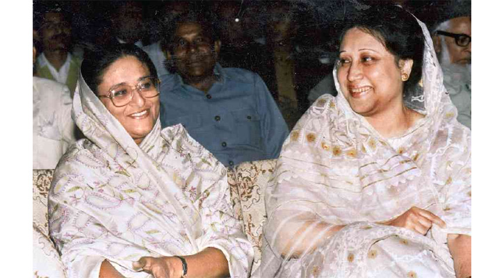 নব্বইয়ের দশকে একসঙ্গে খালেদা জিয়া ও শেখ হাসিনা। সংগৃহীত ছবি