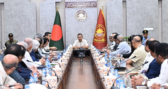 প্রধানমন্ত্রী তারেক রহমান সচিবালয়ে ব্যবসায়ী নেতা ও মিডিয়া ব্যক্তিত্বদের সঙ্গে মতবিনিময় করেন। ছবি: সংগৃহীত