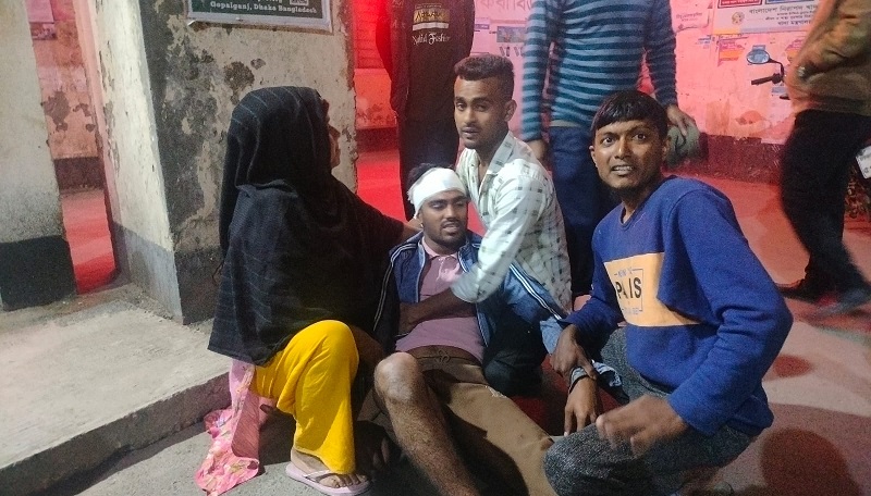 প্রতিপক্ষের হামলা, ছেলেকে বাঁচাতে প্রাণ গেল মায়ের