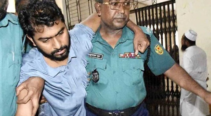 ২০২৪ সালের জুলাই আন্দোলনে গ্রেফতারের পর পুলিশি হেফাজতে আদালতে নুর। সংগৃহীত ছবি