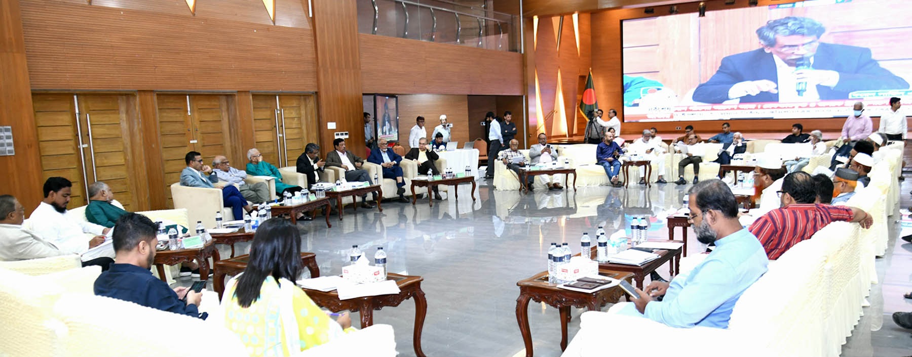 সংসদের ১০০ আসনে নারীদের সরাসরি নির্বাচনের প্রস্তাব, রাজনৈতিক দলের কৌশলী ‘না’