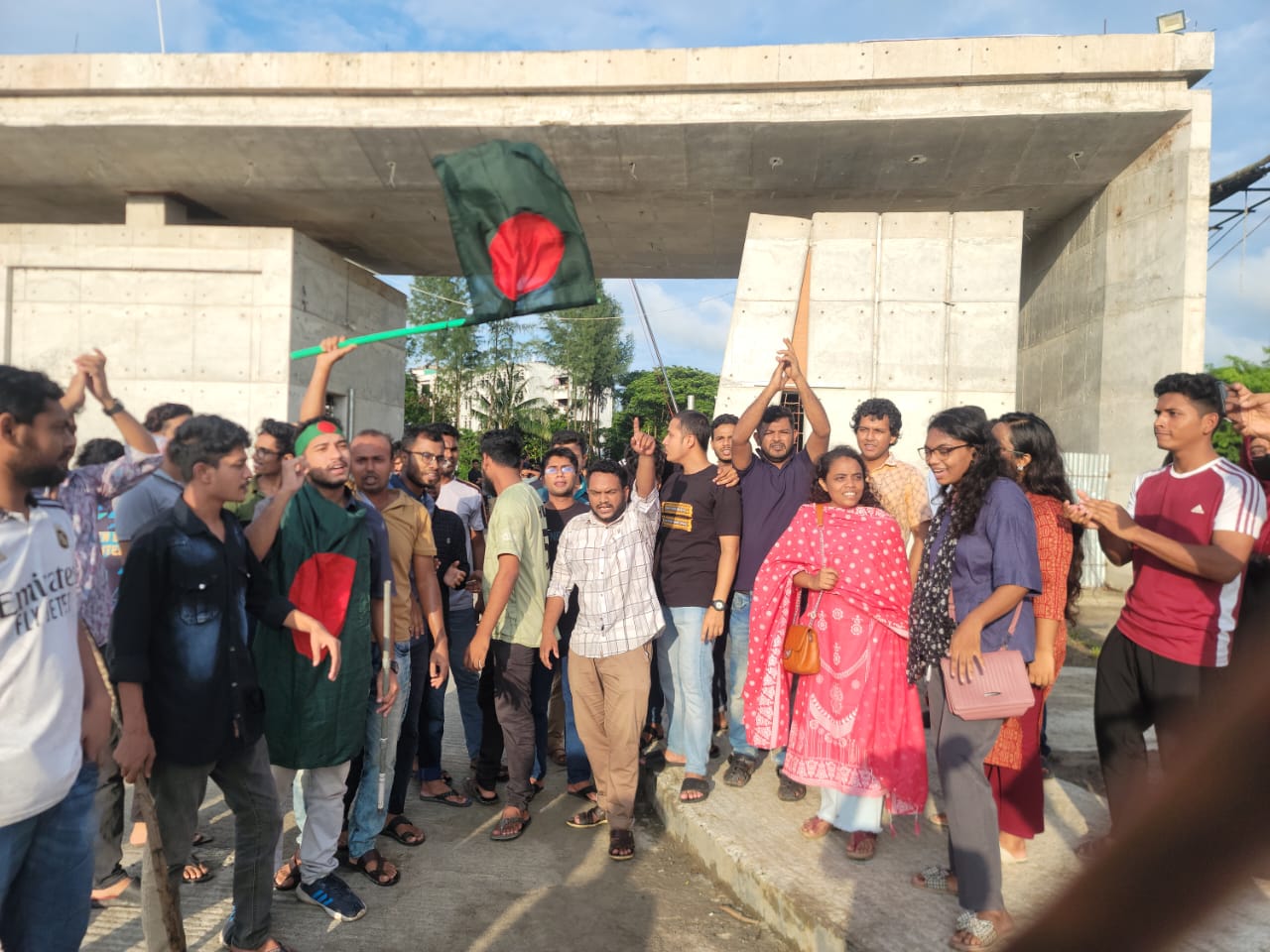 হাসিনার পতনের দিনে কেমন ছিল গোপালগঞ্জ