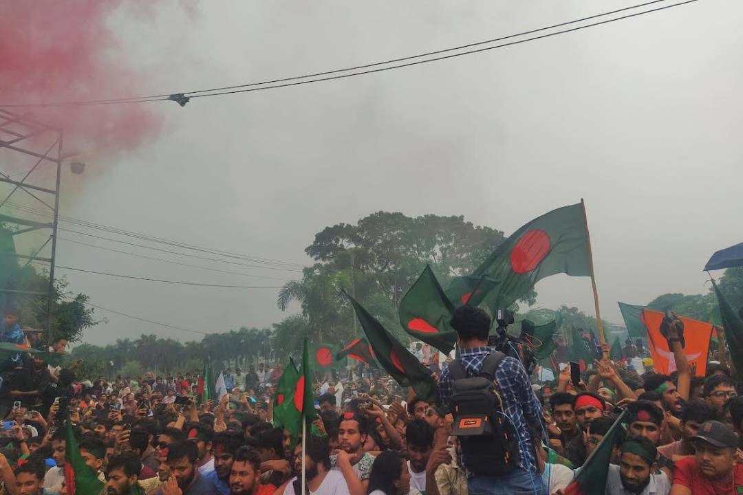 মানিক মিয়া অ্যাভিনিউয়ে মানুষের ঢল, উৎসবের আমেজ