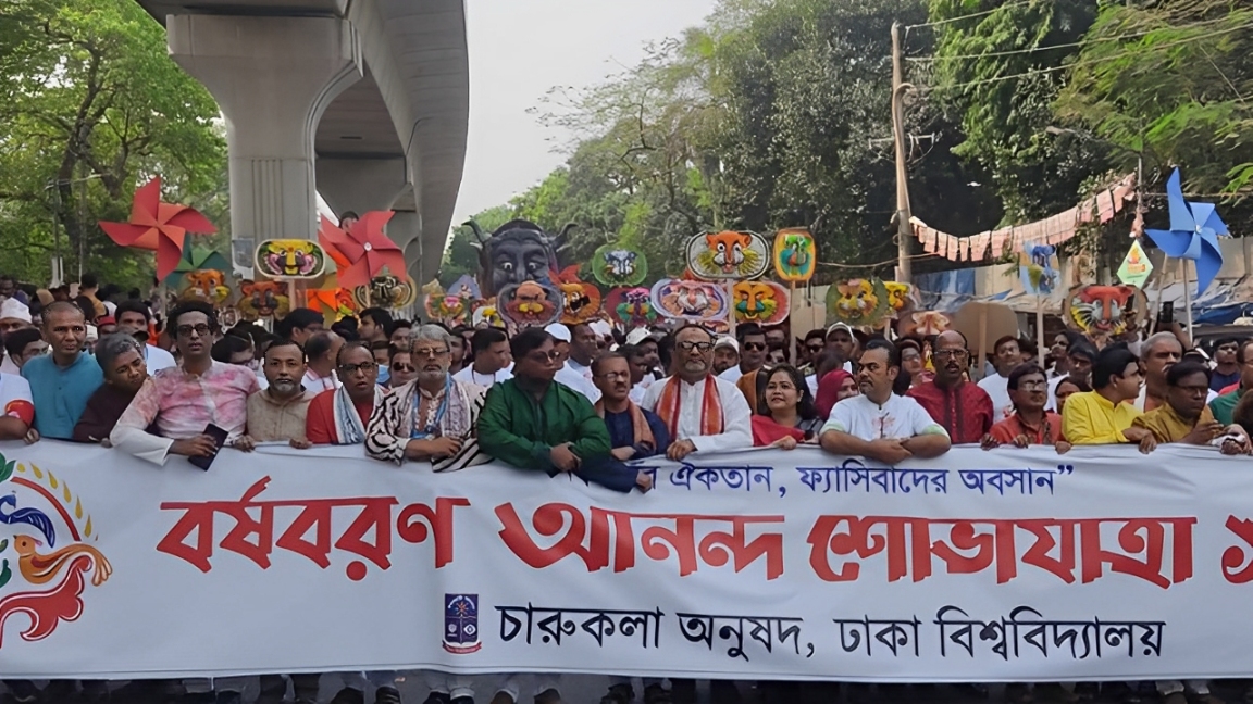 আনন্দ শোভাযাত্রার মধ্য দিয়ে কি নতুন প্রতীকের রাজনীতি শুরু হলো?