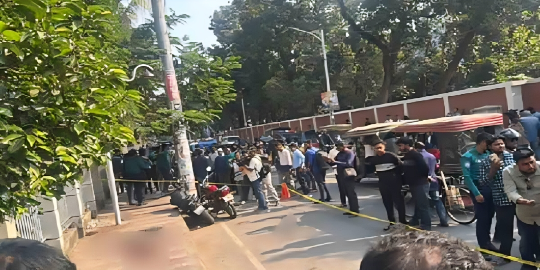 ফোন চুরির অভিযোগে কিশোরকে গাছে বেঁধে মারধর