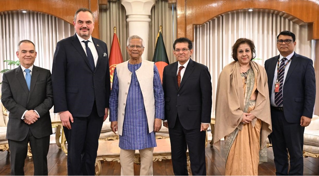 বৈঠকে জাতীয় নিরাপত্তা উপদেষ্টা ড. খলিলুর রহমান এবং এসডিজি বিষয়ক সমন্বয়ক লামিয়া মোর্শেদ উপস্থিত ছিলেন।