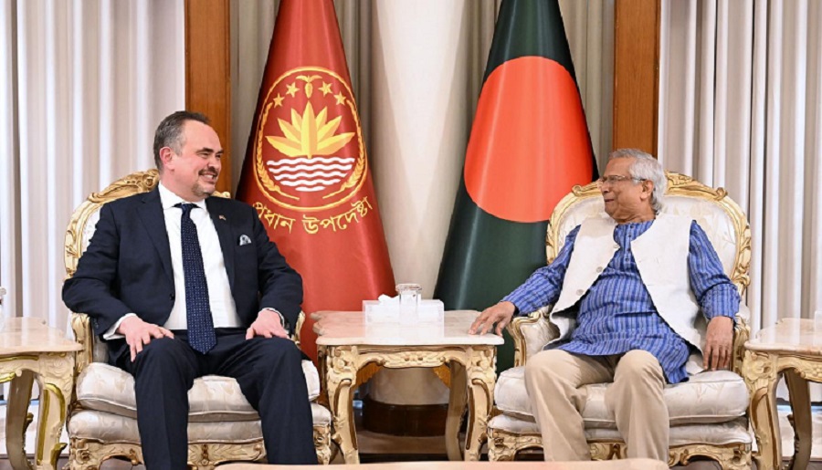 ১২ ফেব্রুয়ারির নির্বাচন হবে ভবিষ্যতের মানদণ্ড: মার্কিন রাষ্ট্রদূতকে প্রধান উপদেষ্টা