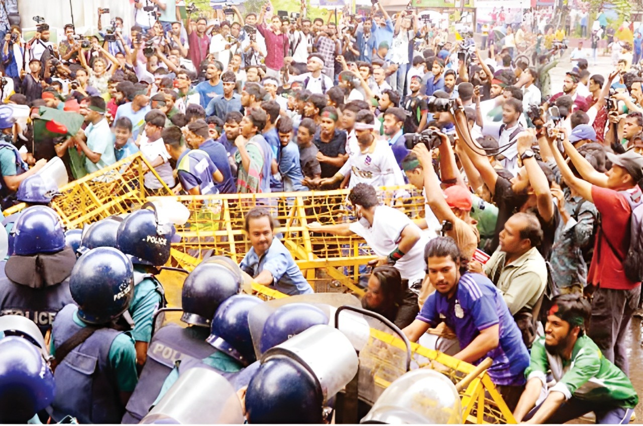 ১১ জুলাই: দেশের বিভিন্ন জায়গায় শিক্ষার্থীদের ওপর হামলা
