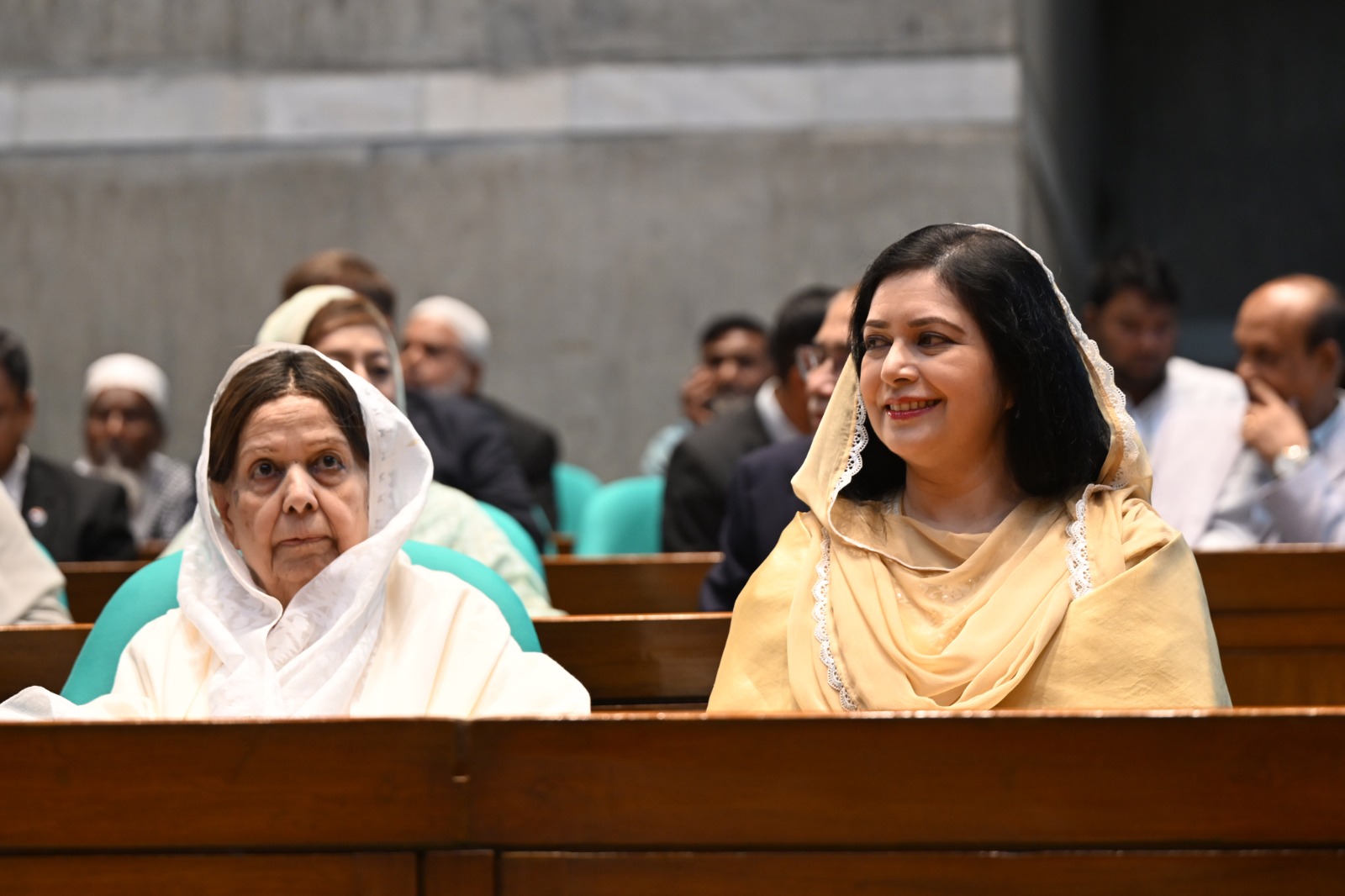 মা সৈয়দা ইকবাল মান্দ বানুর সঙ্গে প্রধানমন্ত্রীর সহধর্মিণী ডা. জোবাইদা রহমান।