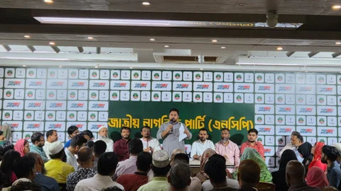 এনসিপি কার্যালয়ে মতবিনিময় সভায় আহ্বায়ক নাহিদ ইসলাম। ছবি: সংগৃহীত