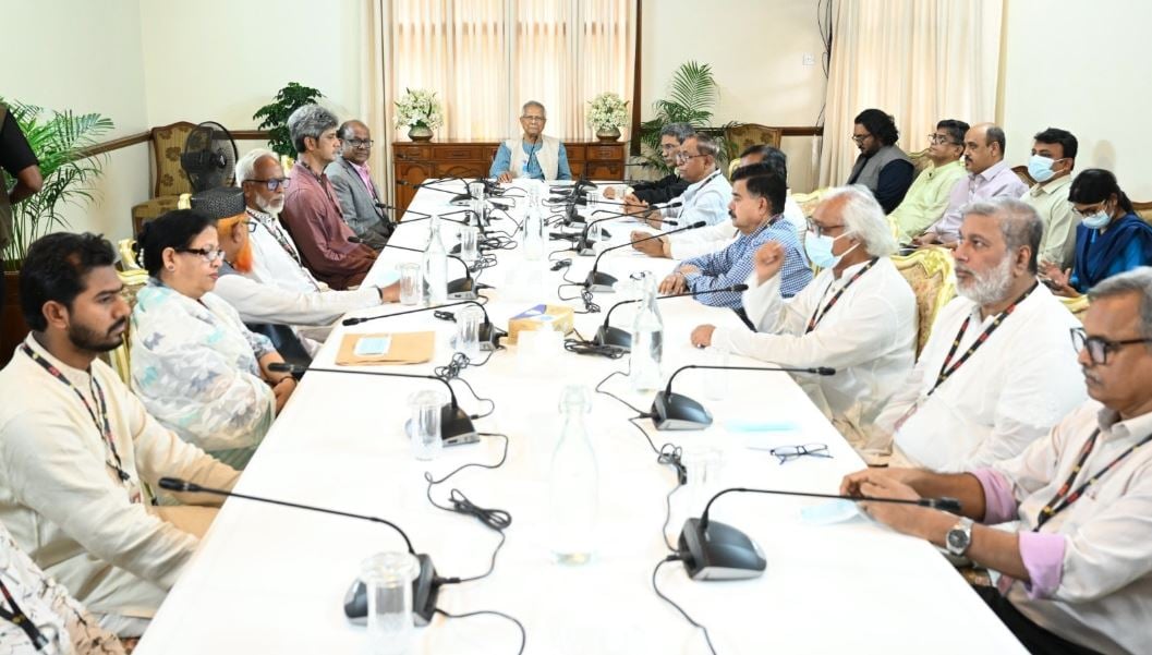 ১৩টি রাজনৈতিক দলের সঙ্গে বৈঠকে অধ্যাপক ইউনূস