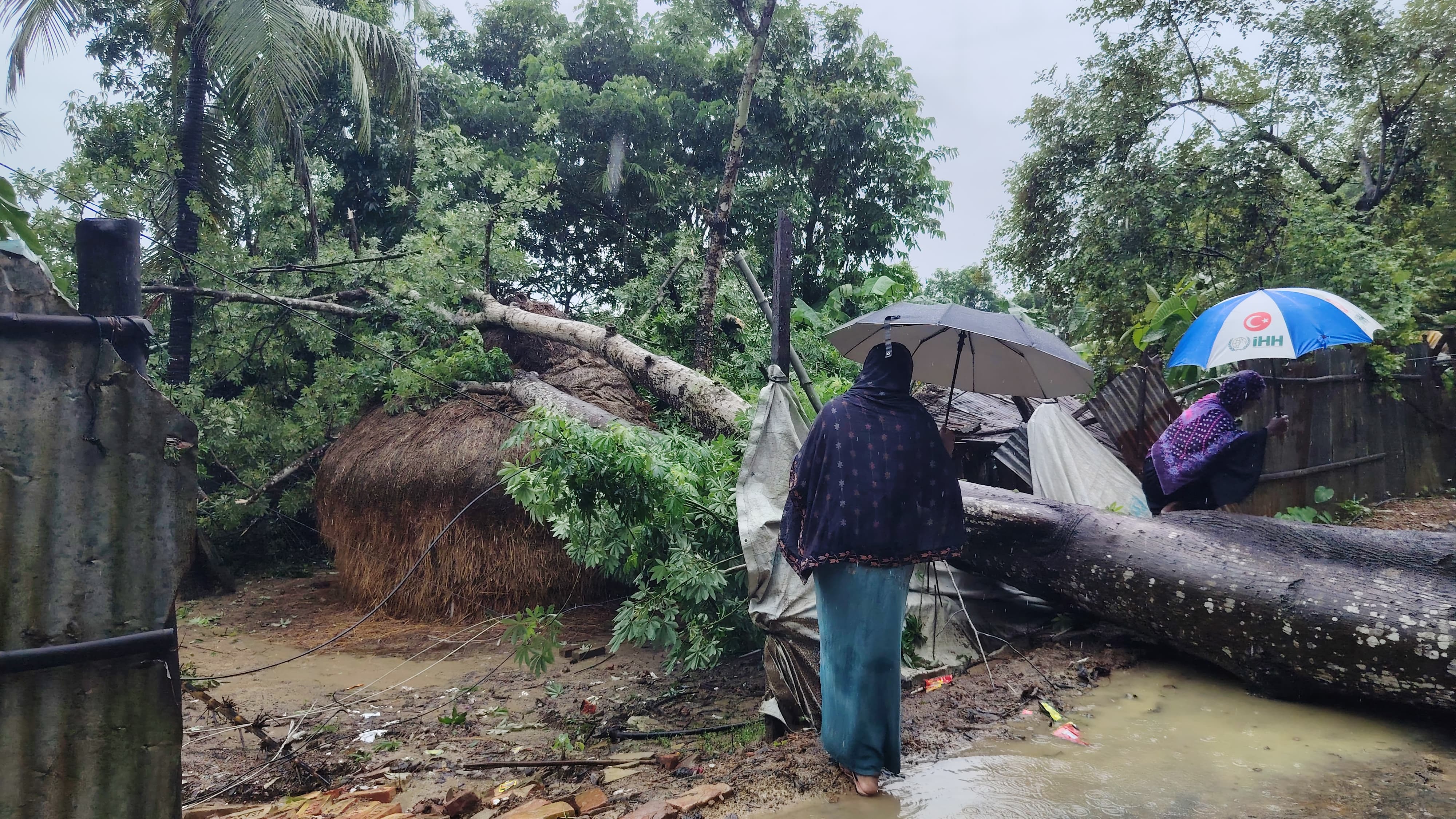 কক্সবাজারে টানা বর্ষণ, ডুবেছে রোহিঙ্গা ক্যাম্প