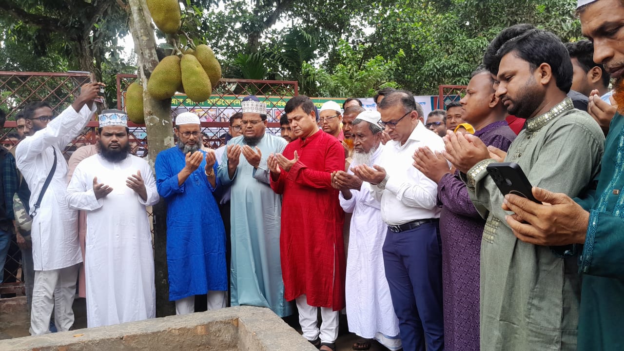 নাহিদ ইসলামকে তুলে নেয় র‍্যাব, দিনভর মৃত্যুর মিছিল