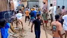 বরযাত্রীর গাড়ি আটকে মিষ্টির টাকা দবি, সংঘর্ষে বরসহ আহত অর্ধশতাধিক