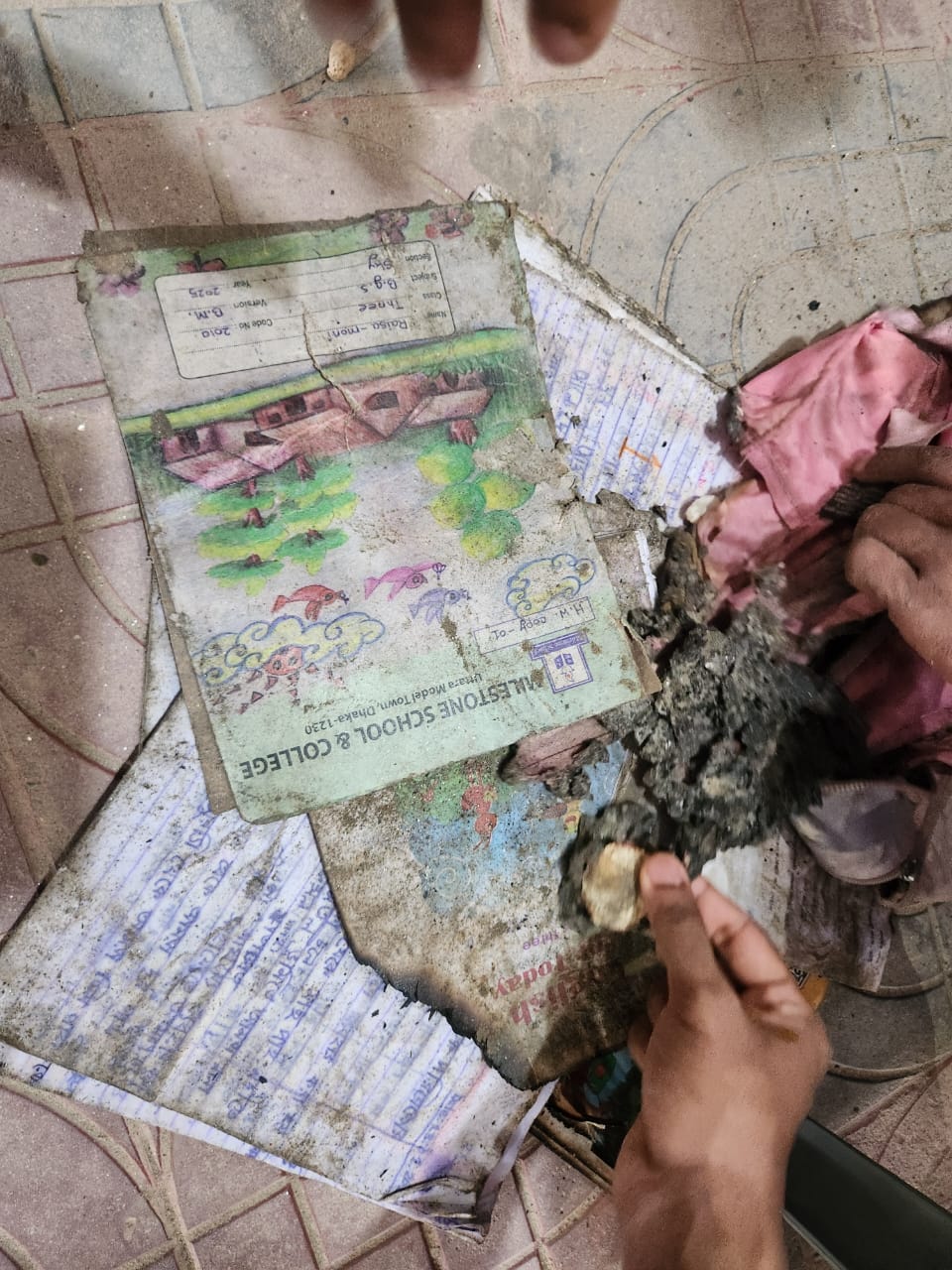 রাইসা মনির পুড়ে যাওয়া বইখাতা। স্ট্রিম ছবি