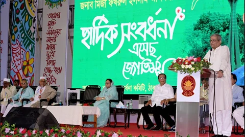 ঠাকুরগাঁওয়ে নাগরিক সংবর্ধনায় রাষ্ট্রপতি মির্জা ফখরুল ইসলাম আলমগীর। ছবি: পিআইডি