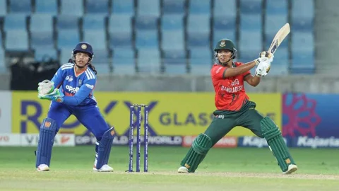 নারী এশিয়া কাপে সেমিফাইনালে ভারতের সঙ্গে হেরে স্বপ্নভঙ্গ হলো বাংলাদেশের মেয়েদের। ছবি: সংগৃহীত