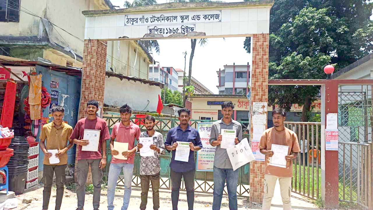 এক বিষয়ে পরীক্ষা দিয়ে ৩ বিষয়ে ফেল