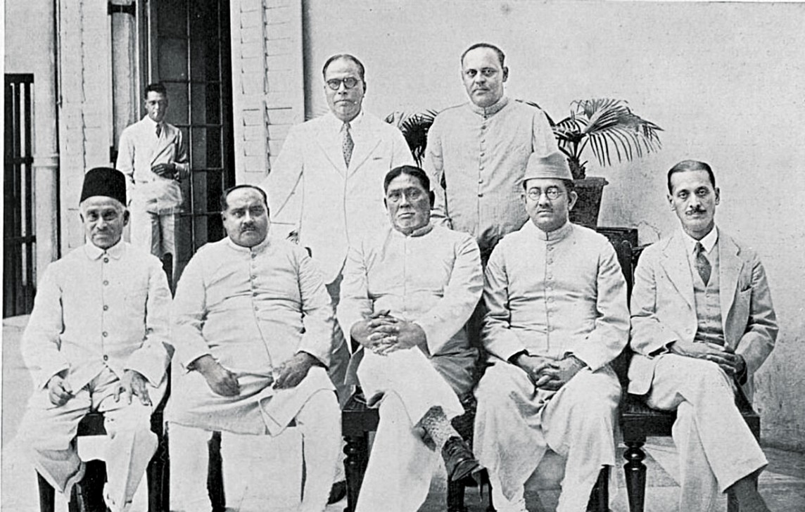 ১৯৩৭ সালে ফজলুল হকের প্রথম মন্ত্রিসভা। উইকিপিডিয়া থেকে নেওয়া ছবি